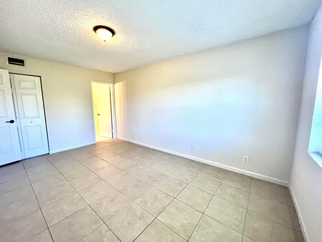 Unit Apt 302 photo 8
