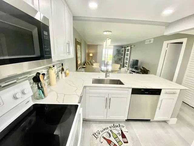 Unit 409 photo 4