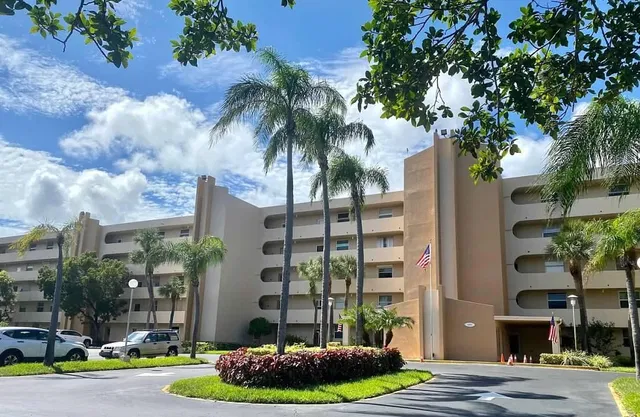 Unit 409 photo 26
