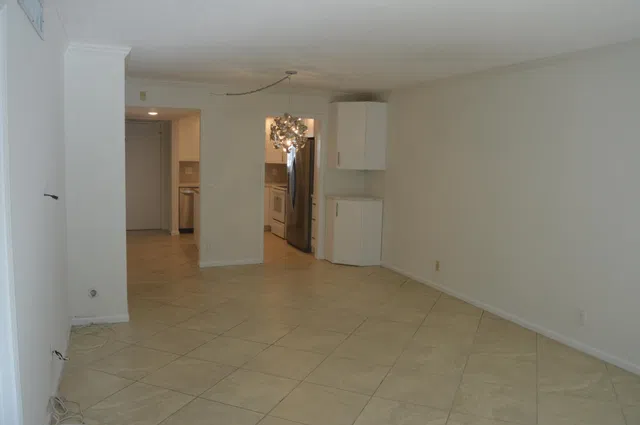 Unit 5-303 photo 8