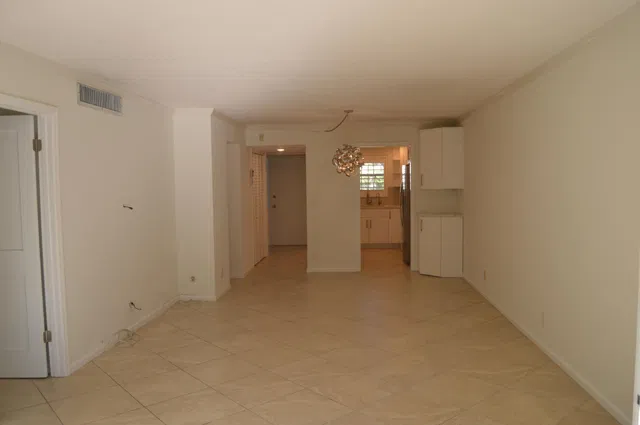 Unit 5-303 photo 9