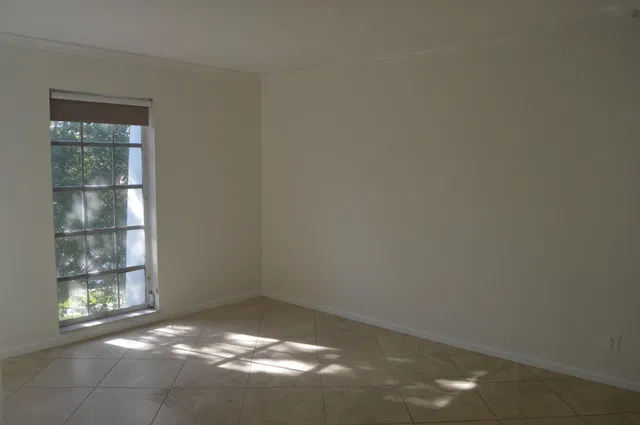 Unit 5-303 photo 10