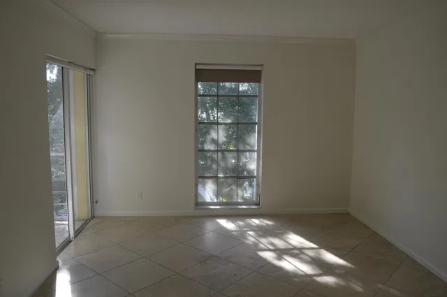 Unit 5-303 photo 11