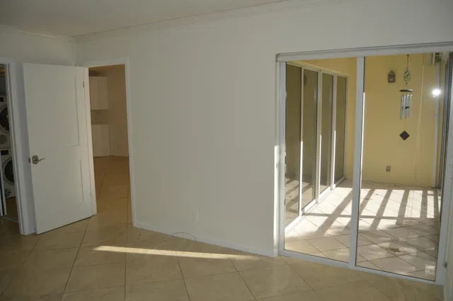 Unit 5-303 photo 12