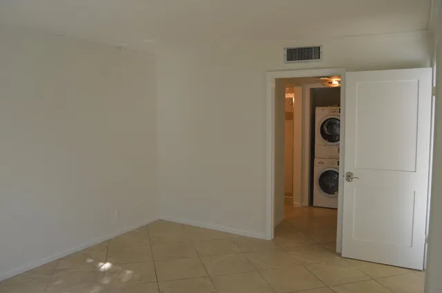 Unit 5-303 photo 13