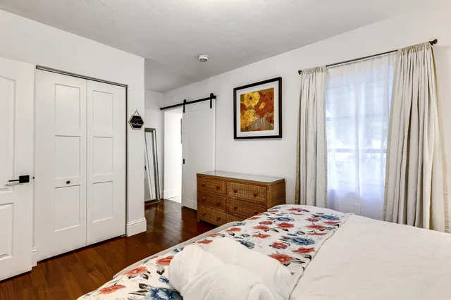 Residence photo 12