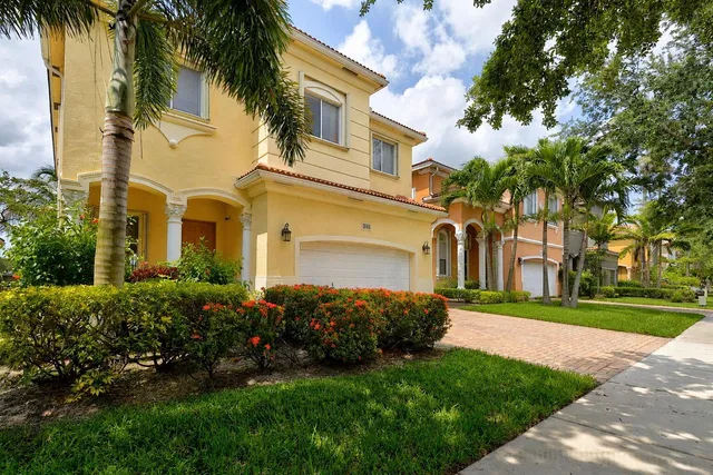 Residence photo 3