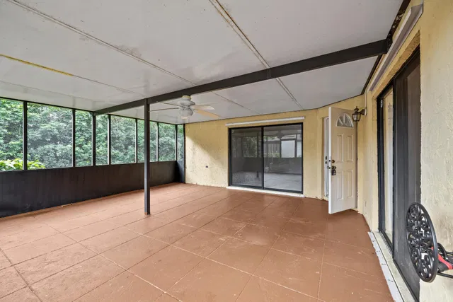 Unit 501 photo 2