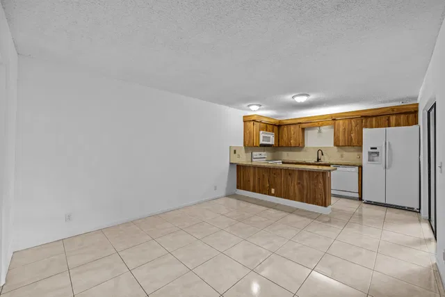 Unit 501 photo 6