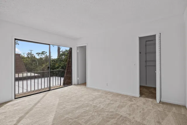 Unit 501 photo 11