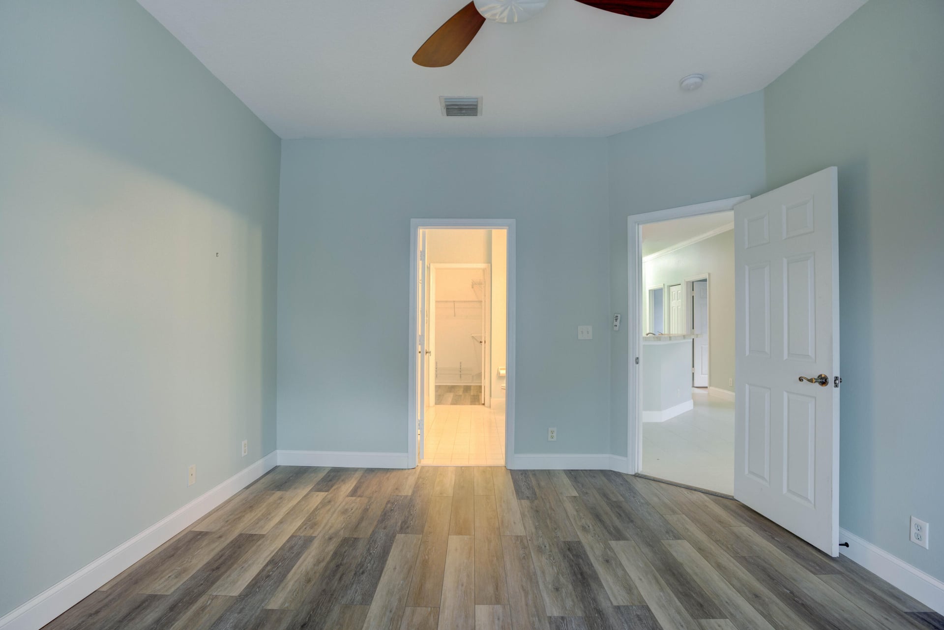 Unit B photo 36