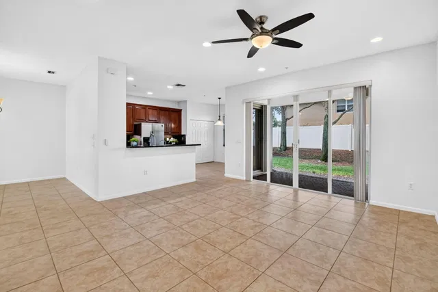Residence photo 3