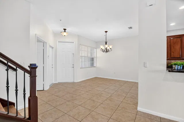 Residence photo 8