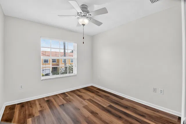 Residence photo 16
