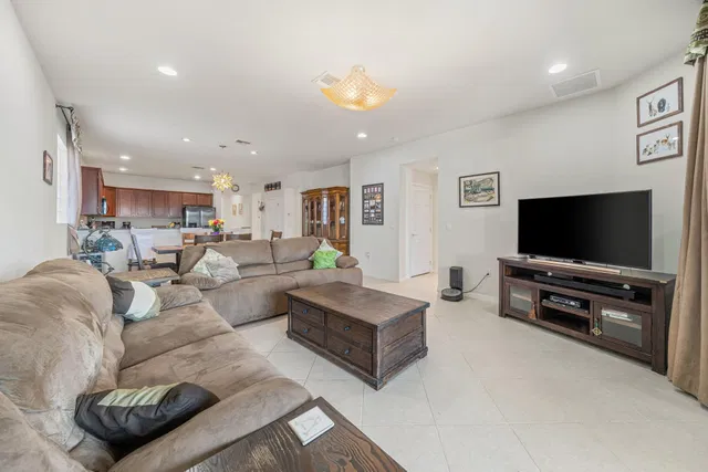  Residence photo 11