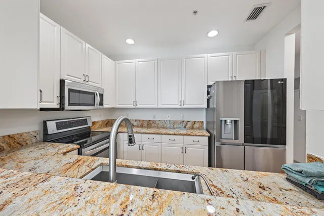 Residence photo 4