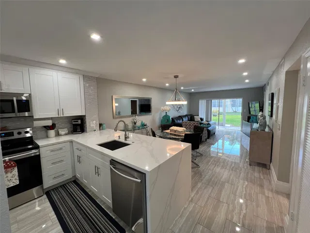  Unit 415 photo 5