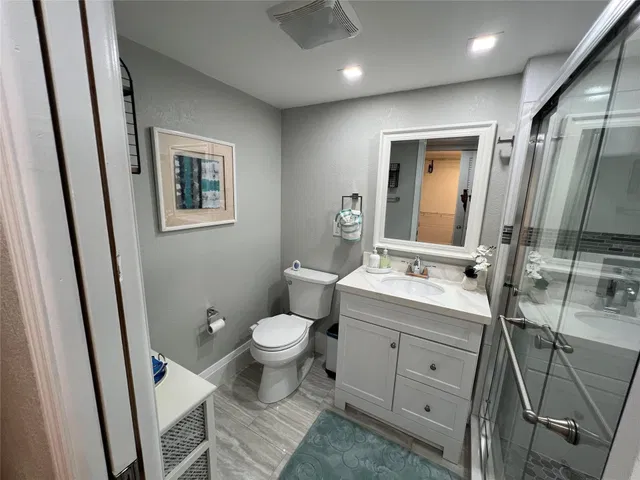  Unit 415 photo 9