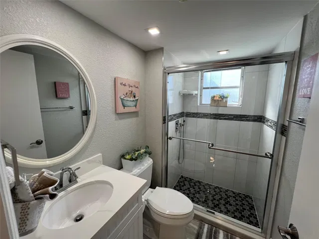  Unit 415 photo 15