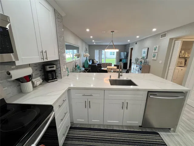  Unit 415 photo 21