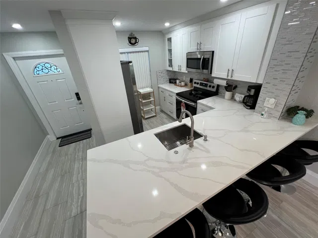  Unit 415 photo 22