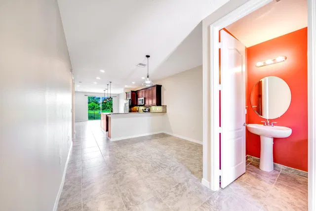 Residence photo 3