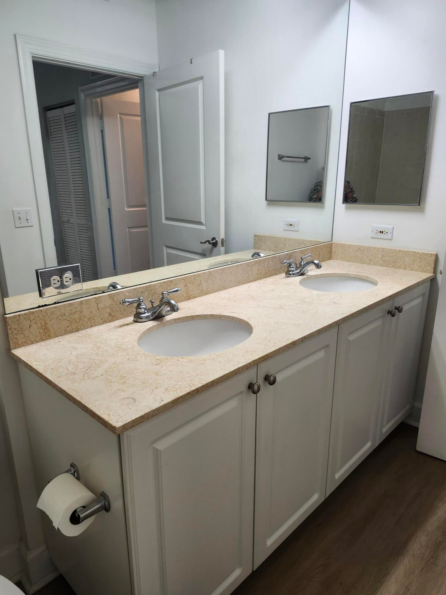 Renaissance Commons I Unit 2504 photo 8