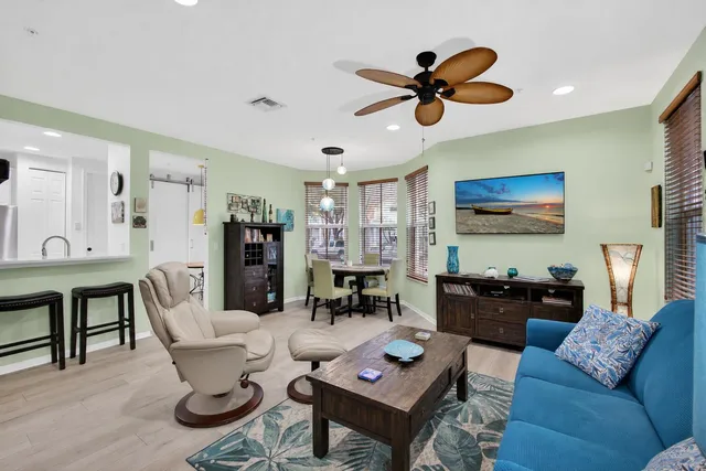 Residence photo 3