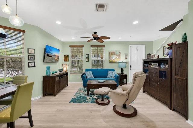 Residence photo 4