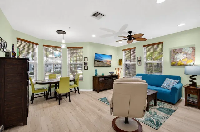 Residence photo 5