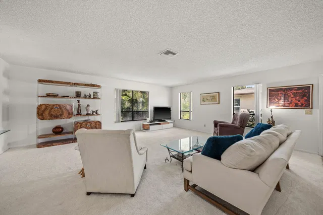 Residence photo 5