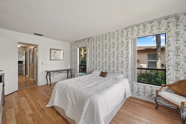 Residence photo 19