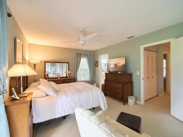 Unit E photo 19