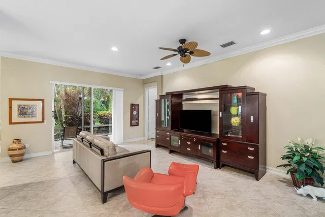 Residence photo 3