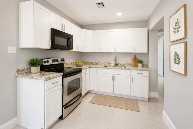 West Palm Beach Residence photo 2
