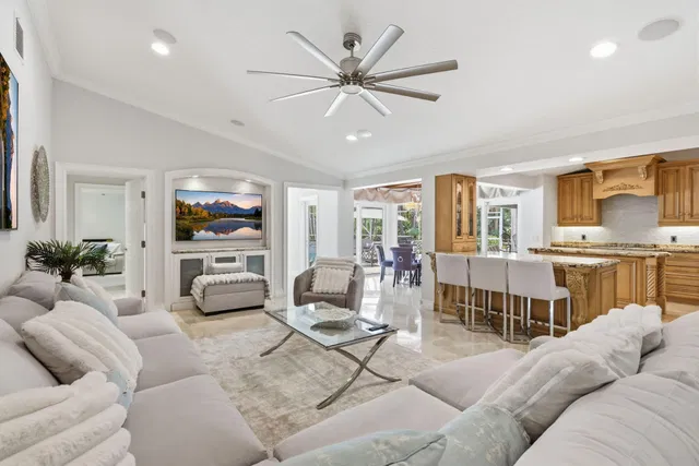 Boca Bath & Tennis Residence photo 11