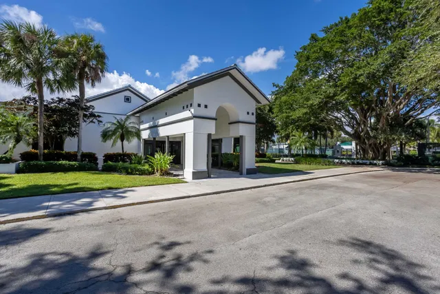 Boca Bath & Tennis Residence photo 52