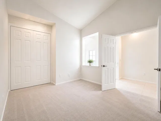 Unit 1321 photo 3