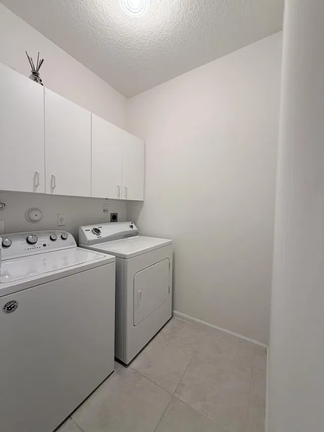 Unit 1321 photo 5