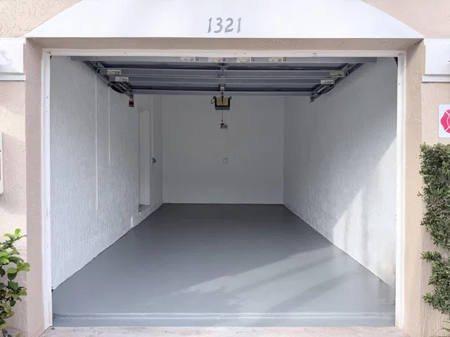 Unit 1321 photo 9