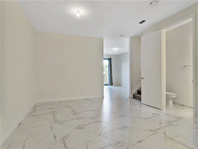  Unit 113 photo 9