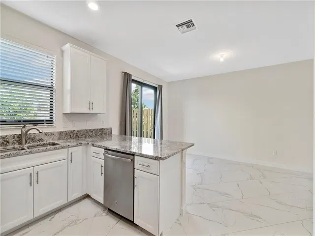  Unit 113 photo 17