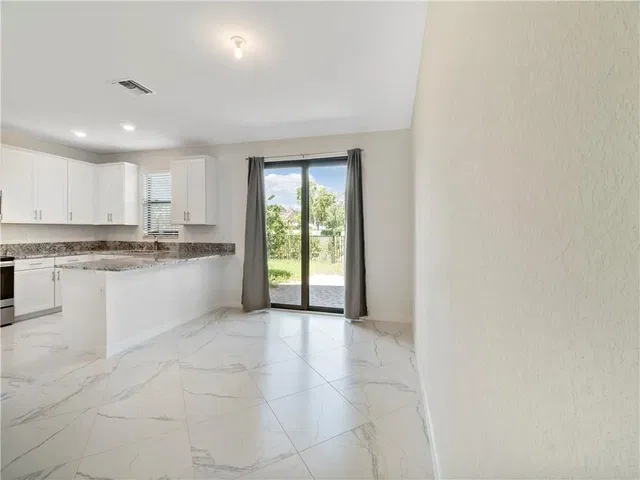  Unit 113 photo 18
