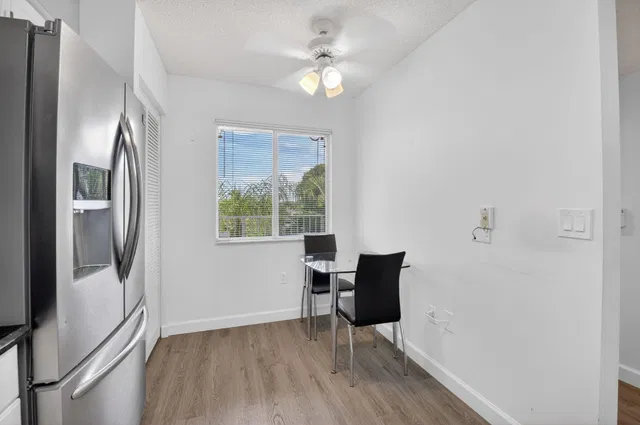  Unit 405 photo 8