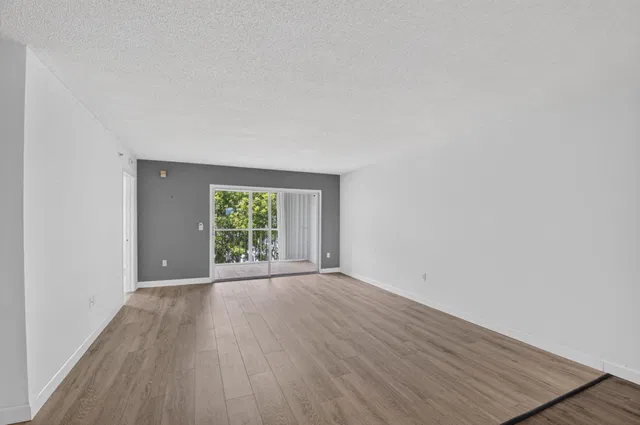  Unit 405 photo 10