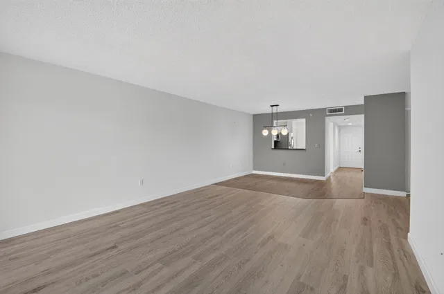  Unit 405 photo 14