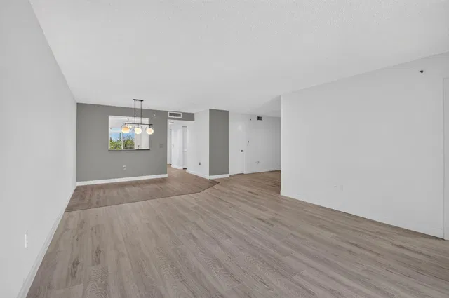  Unit 405 photo 15
