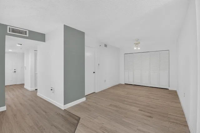  Unit 405 photo 16