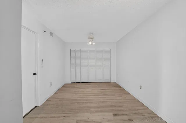  Unit 405 photo 17