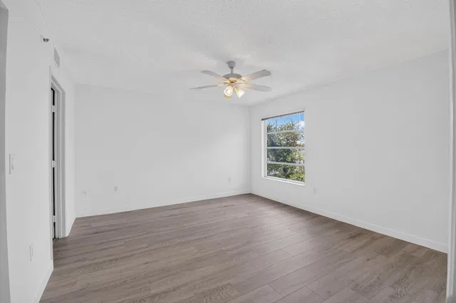  Unit 405 photo 18